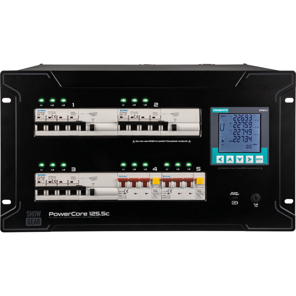 [E623040] Showgear PowerCore 125.5c er en 125 A 400 V 3-fase strømdistributør med 2 × CEE 32 A og 3 × CEE 63 A utganger, individuell 4-polet RCBO-beskyttelse og integrert energiovervåking